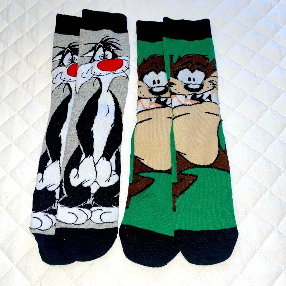 2 pair of men’s socks- Sylvester the cat and Tasmanian devil